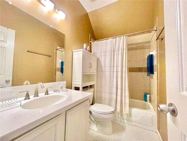 Building Photo - 220 Berean Ave SE