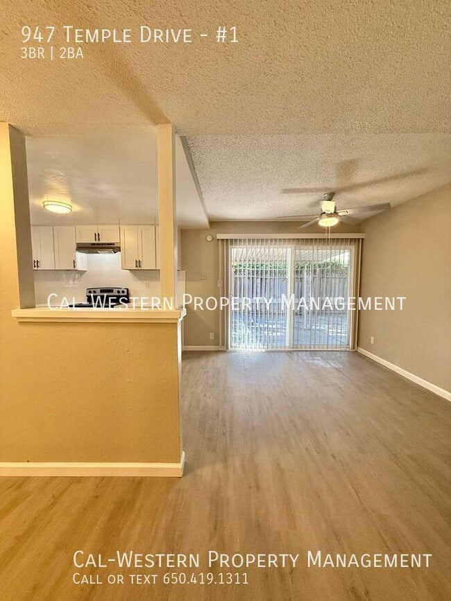 Building Photo - 947 Temple Dr