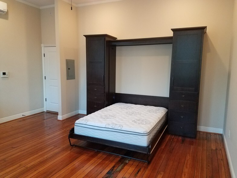 Beautiful Space Saver - 114 E University St