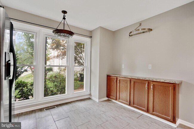 Building Photo - 5136 Glen Meadow Dr