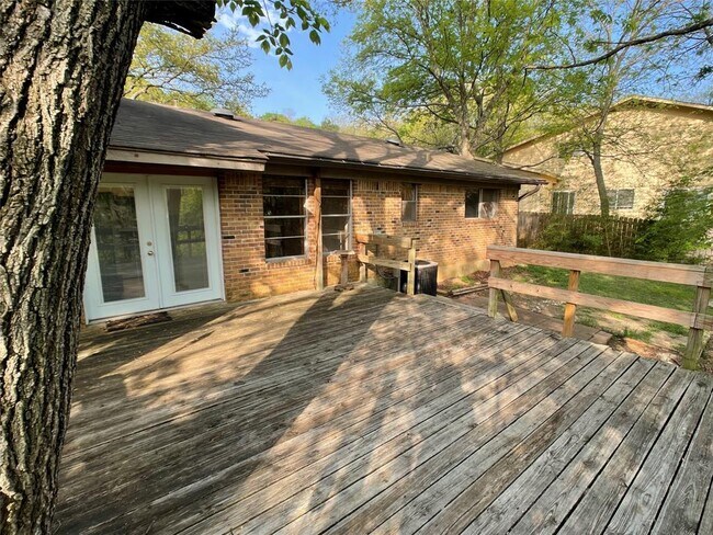 Building Photo - 6307 Shadow Valley Dr