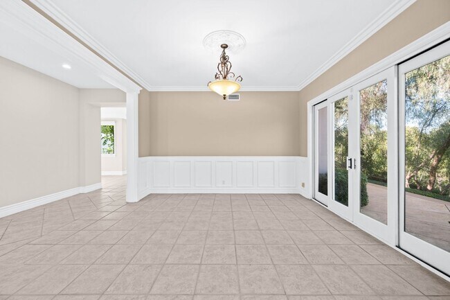 Building Photo - Elegant Dream Escape - Hills of Studio City