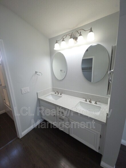Building Photo - 24099 Golden Pheasant Ln