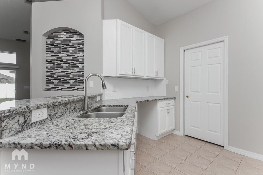 Building Photo - 723 Stonewyk Way