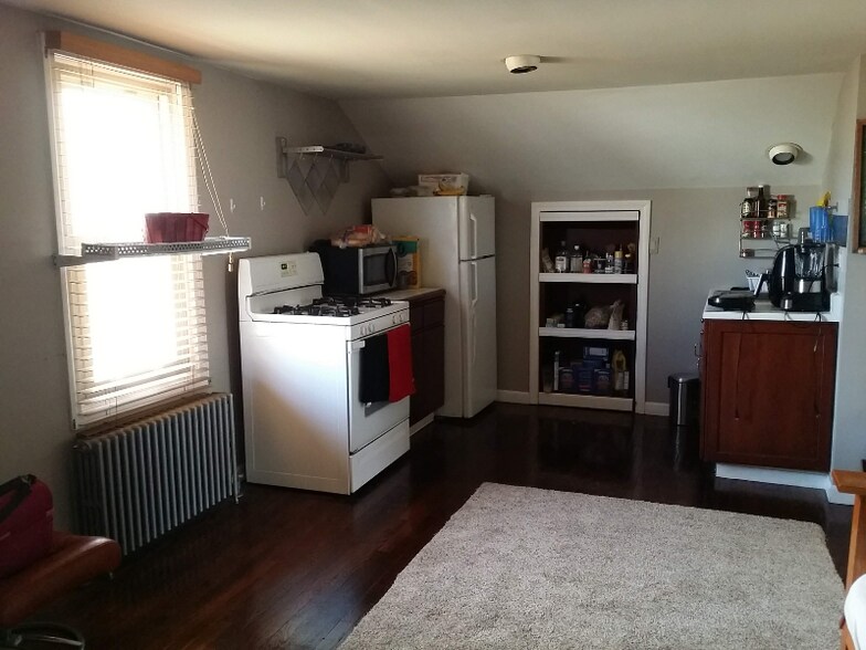 Primary Photo - 126 Clover Hill St