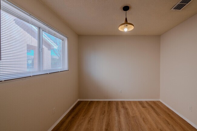 Building Photo - 4031 Cresta Park Ave NW