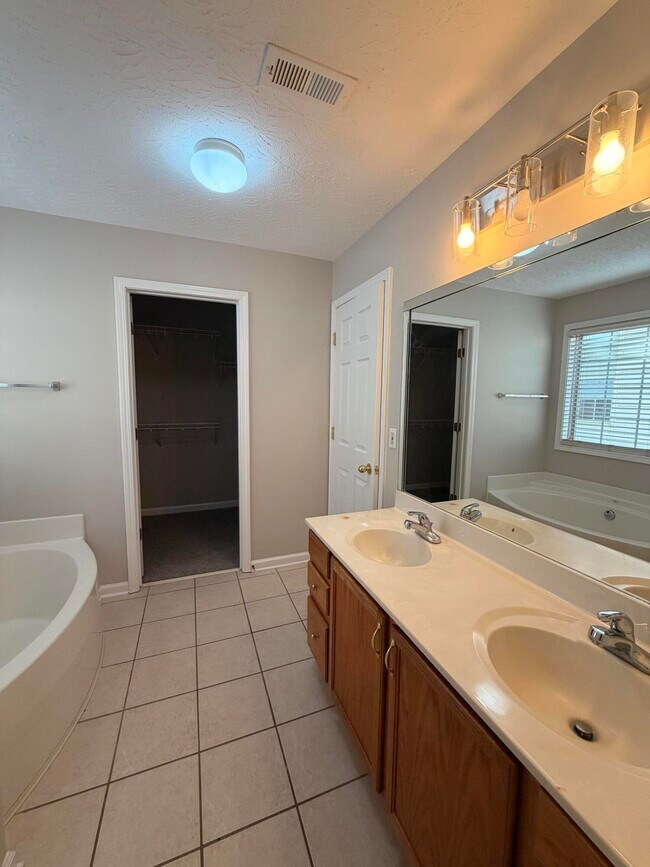 Building Photo - 537 Vonbryan Trace