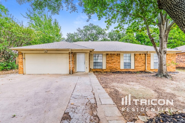 Building Photo - 6007 Big Springs Dr