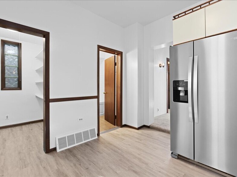 Upstairs kitchen - 3214 S Throop St