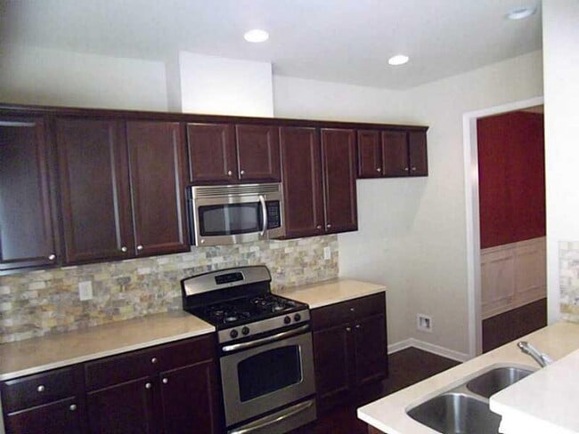 Building Photo - 650 Township Cir