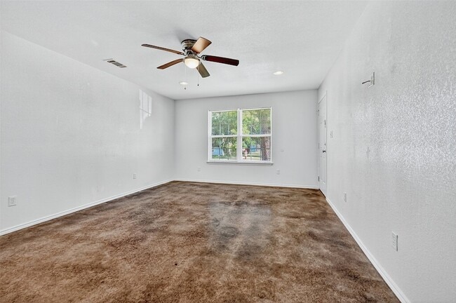 Building Photo - 712 Seven Oaks Rd