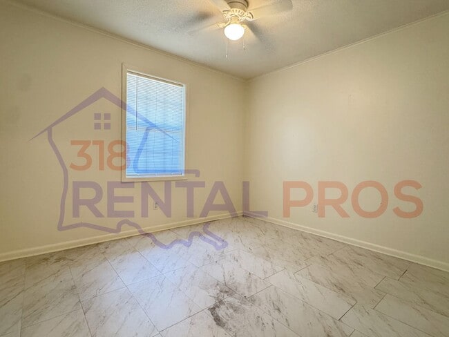 Building Photo - 106/108 Debra Ln