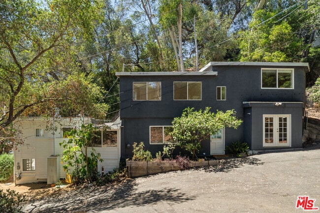 Building Photo - 8301 Lookout Mountain Ave