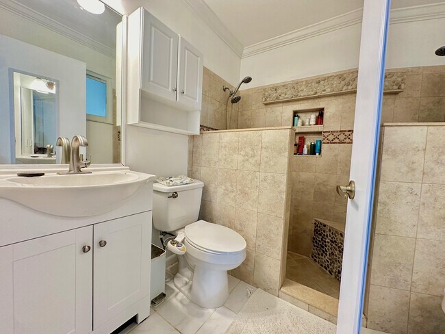 Building Photo - 13619 57th Pl N