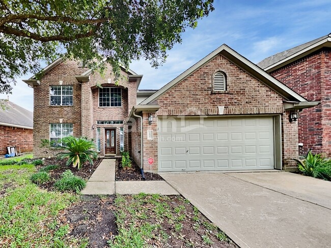 Building Photo - 1627 Buckingham Dr