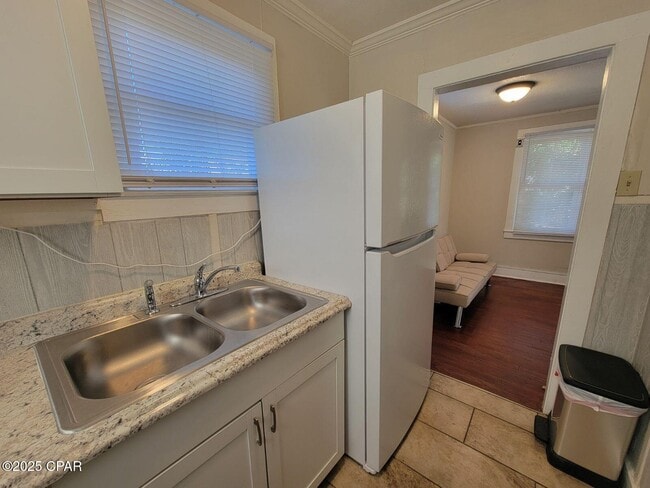 Building Photo - 131 Allen Ave