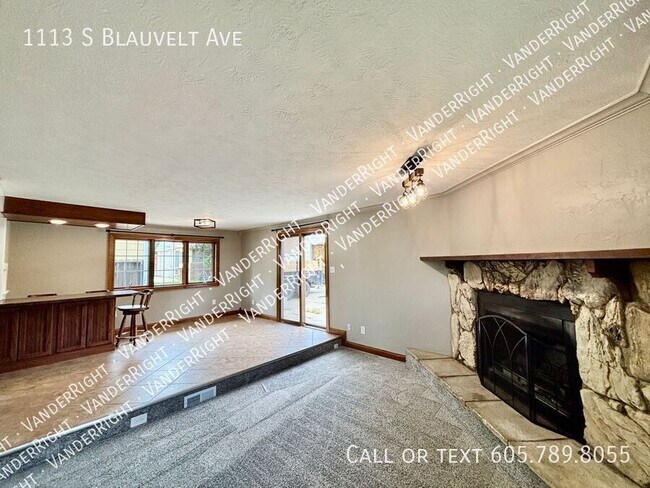 Building Photo - 1113 S Blauvelt Ave