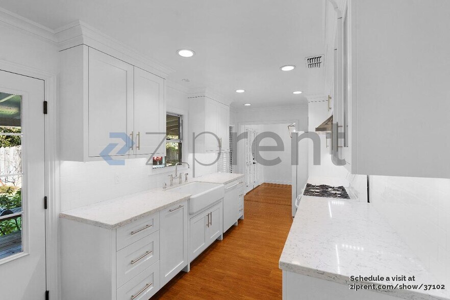 Building Photo - 6025 3rd Ave