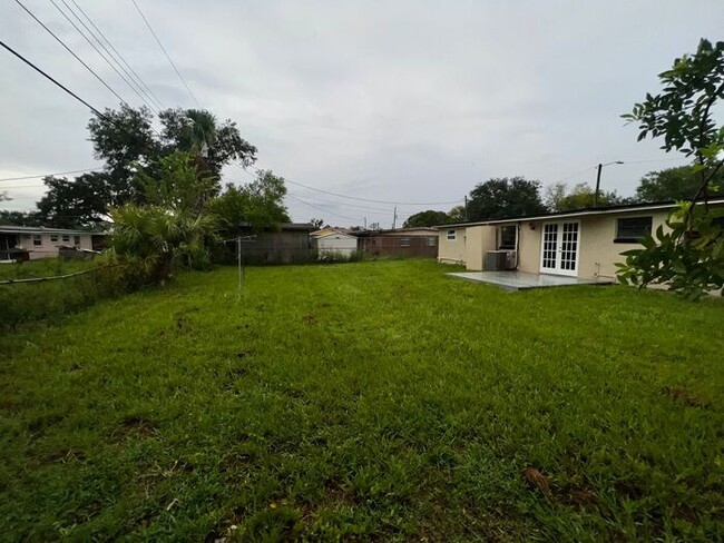 Building Photo - Remodeled 4 Bedroom 2 Bath Home Minutes from Sanford international Airport!