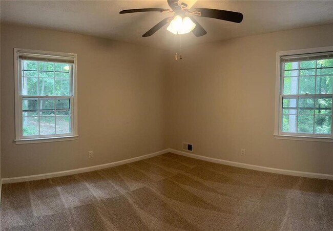 Building Photo - 1744 Oak Ridge Way NW