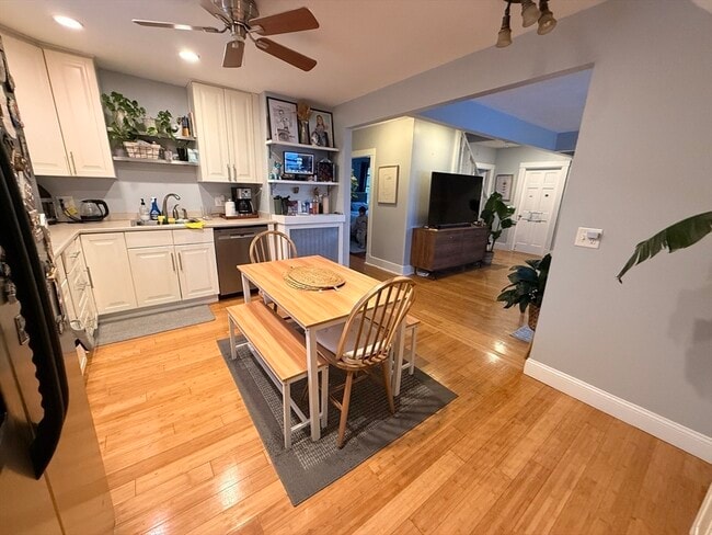 Building Photo - 22 Linden Rd