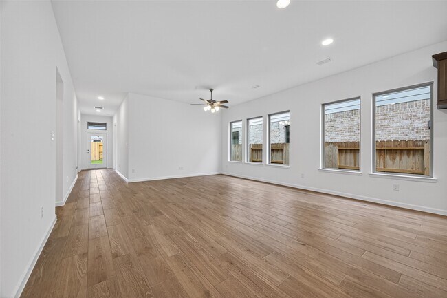 Building Photo - 5015 Bowen Pr Dr