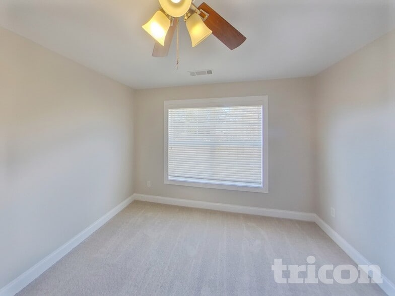 Building Photo - 1024 Eagles Brooke Dr