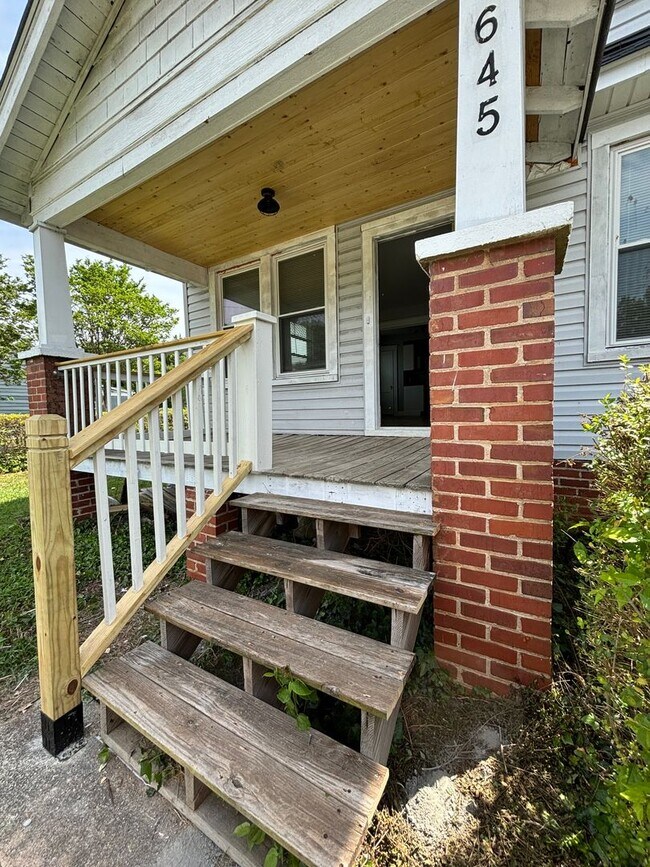 Building Photo - 645 Leesville Rd
