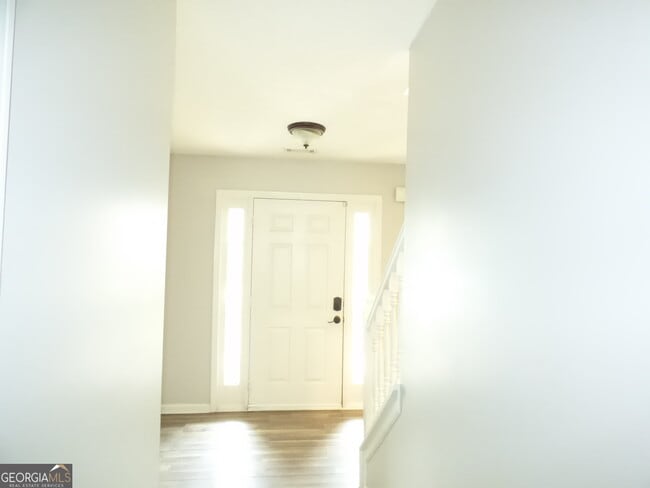 Building Photo - 1465 April Ln