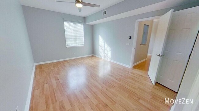 Building Photo - 725 Bragg Dr