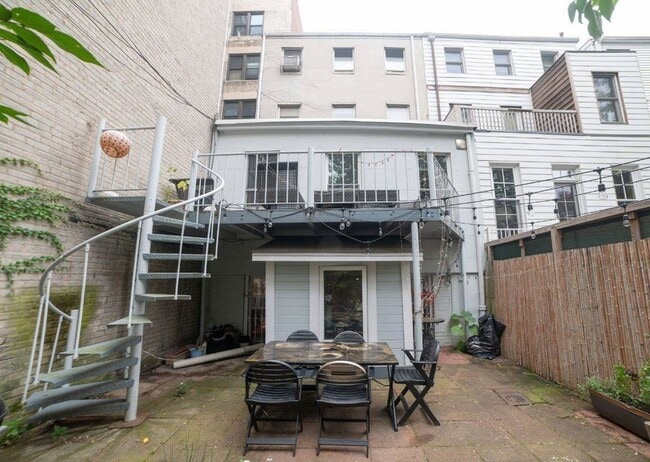 Building Photo - 299 Cumberland St