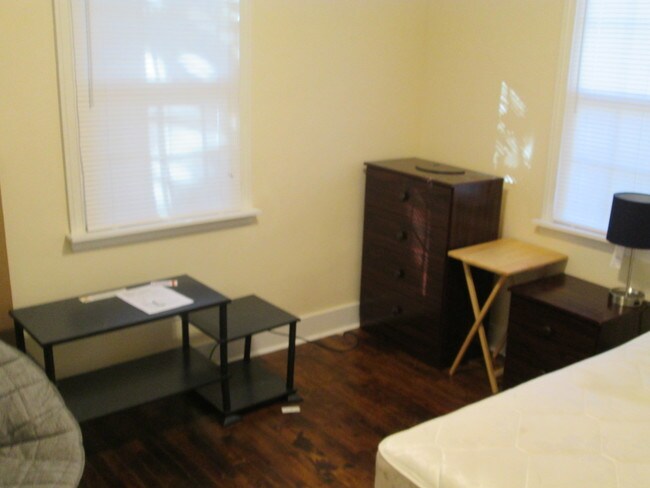 Building Photo - 837 Heard Ave