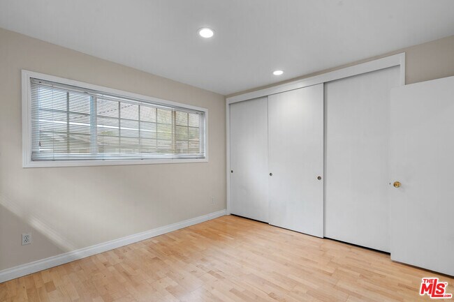 Building Photo - 9631 Crystal View Dr