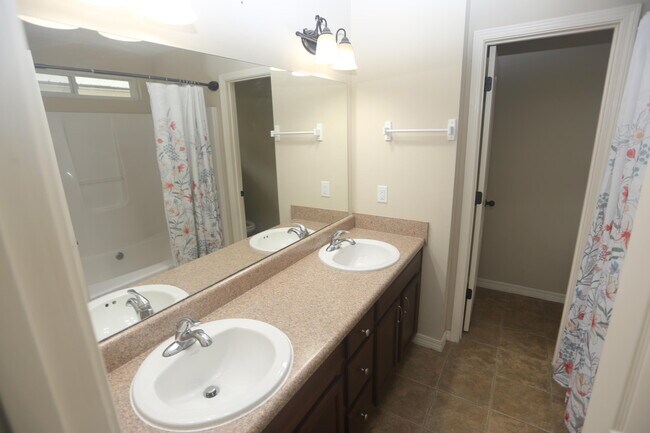 Building Photo - 594 Hunters Ridge Rd