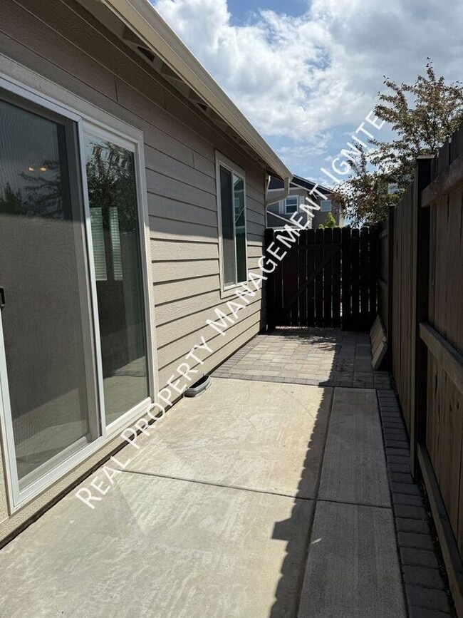 Building Photo - 2569 NW Spruce Pl