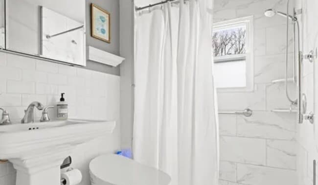 Building Photo - 444 St Davids Ave