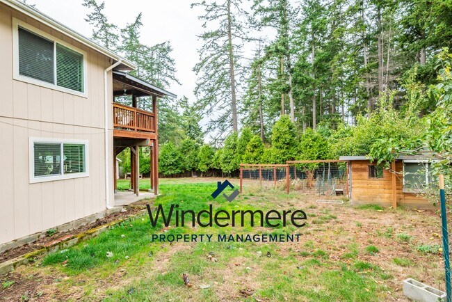 Building Photo - Spacious 3 Bedroom 3 Bath in town