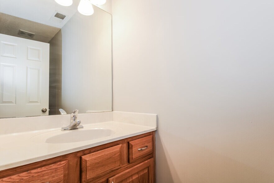 Building Photo - 9949 Fox Run Dr