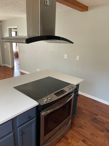 Building Photo - 1513 Luton St