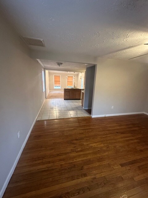 Building Photo - 507 Bruce Ave