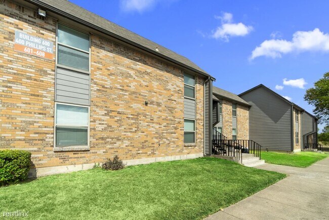 Building Photo - 3 br, 1.5 bath Apartment - Cleburne Plaza C