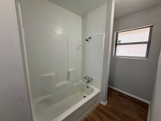 Building Photo - 609 Trout St