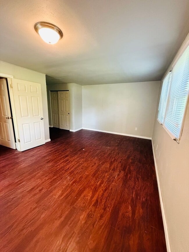 Building Photo - Three bedroom Home for Rent - Florissant