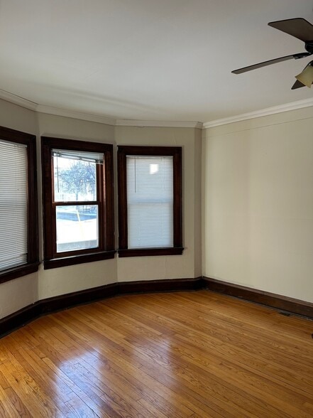 Building Photo - 450 W Washington Ave