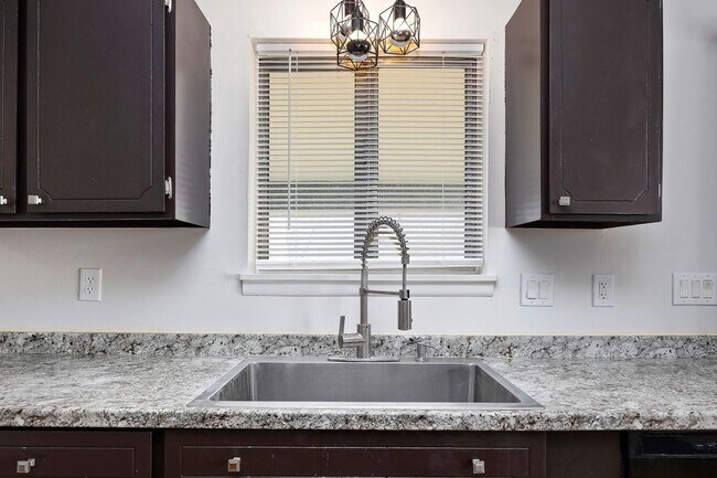 Building Photo - 1642 Bel-Air Cir