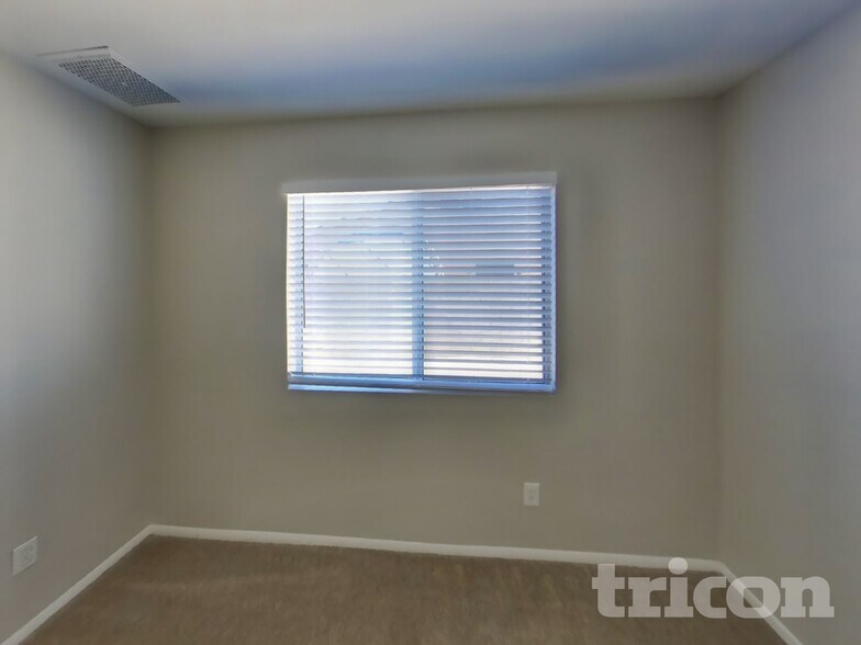 Building Photo - 4432 N 86th Dr