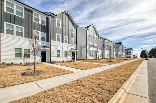 Building Photo - 1467 Hasse Ave