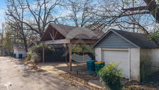 Building Photo - 1615 N Taylor St