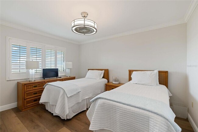 Building Photo - 1500 Park Beach Cir