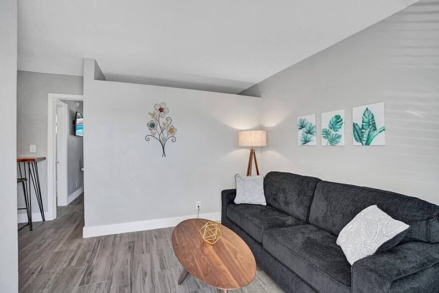 Building Photo - 50 Davie Blvd